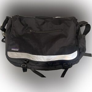 Worly　美品　Patagonia Half-Mass Bag Patagonia Half Mass 20L Messenger Bag - Accessories